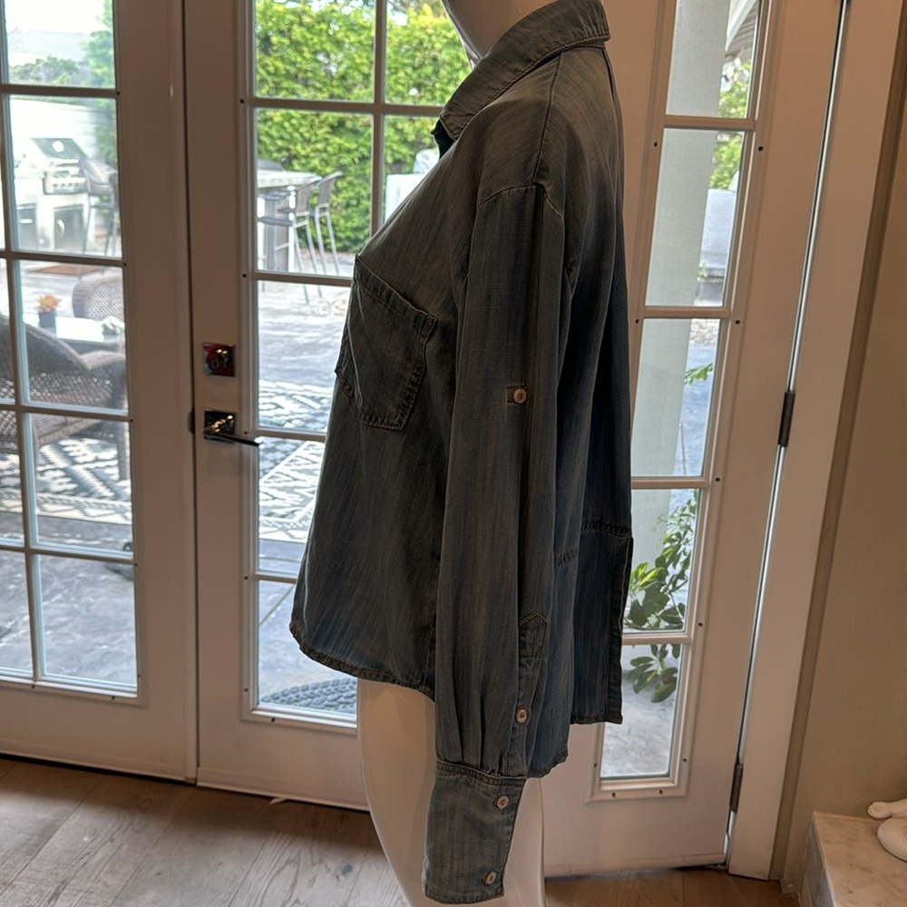 Bella Dahl Split Back Button Down Chambray Shirt … - image 5